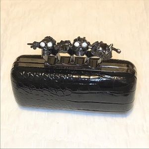 Skull clutch